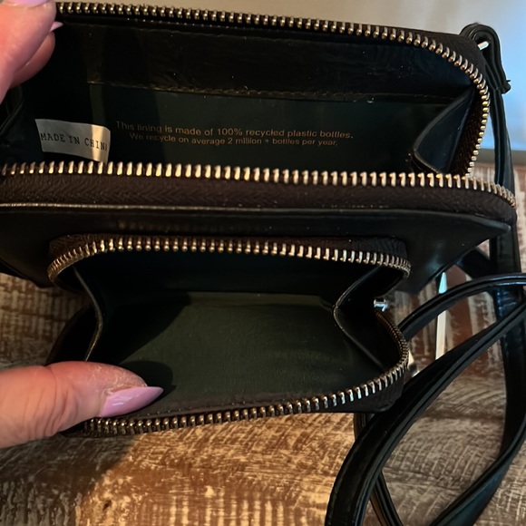 Matt& Nat crossbody small purse - Picture 2 of 2